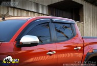 Vè che mưa Triton 2019